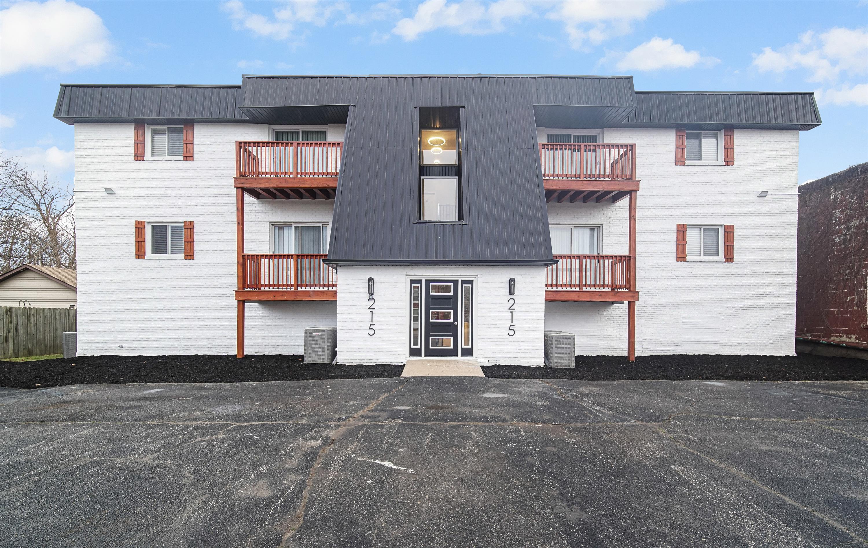 215 East Street - 4